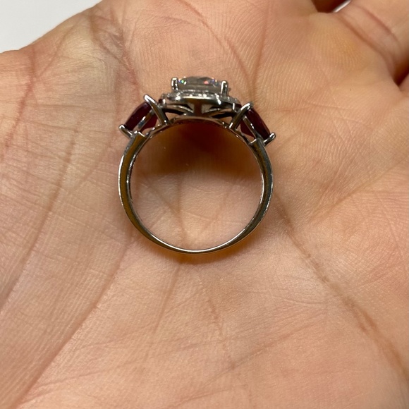 Beautiful and rare Moissanite and garnet ring - Picture 5 of 8